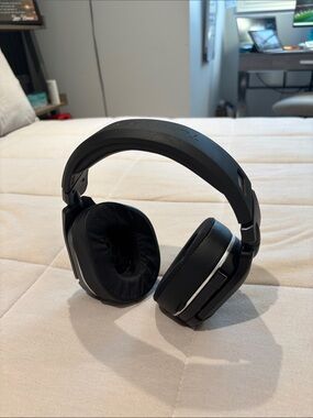 Black Over-Ear Wireless Headphones - Premium Comfort